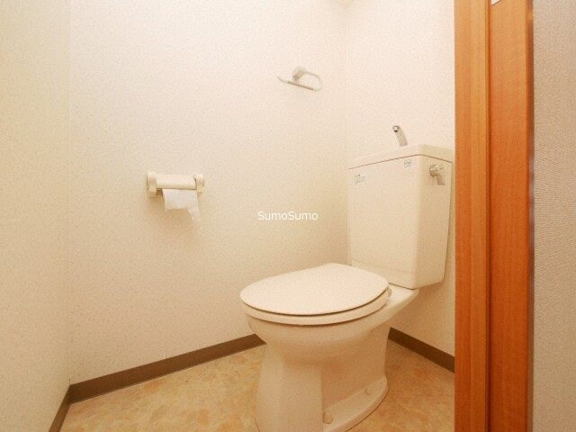 物件内観写真10　(シンプルで使いやすいトイレです)