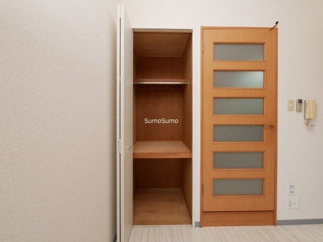 物件内観写真12　(ちょっとした収納スペースも充実しています)