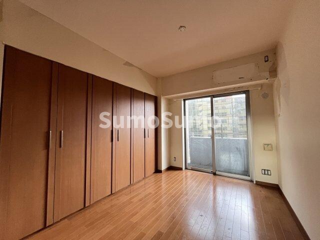 物件内観写真8　(明るい洋室です)