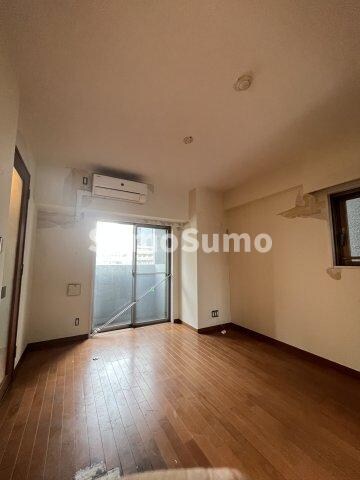 物件内観写真22　(こちらのリビングで趣味の時間をお楽しみください)