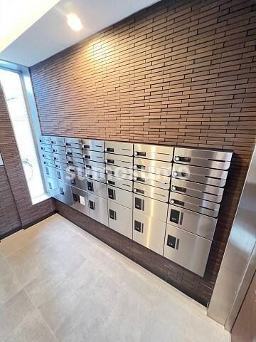 物件外観写真2　(便利な宅配ボックス完備♪)