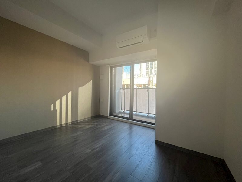 物件内観写真5　(ゆったりとしたリビングです)