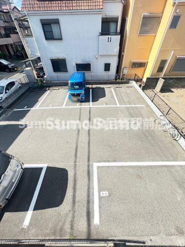 駐車場(車をお持ちの方に嬉しい駐車場付きの物件です)