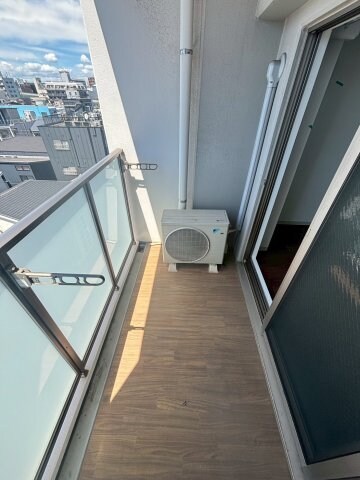 物件内観写真9　(広々としたバルコニーです)