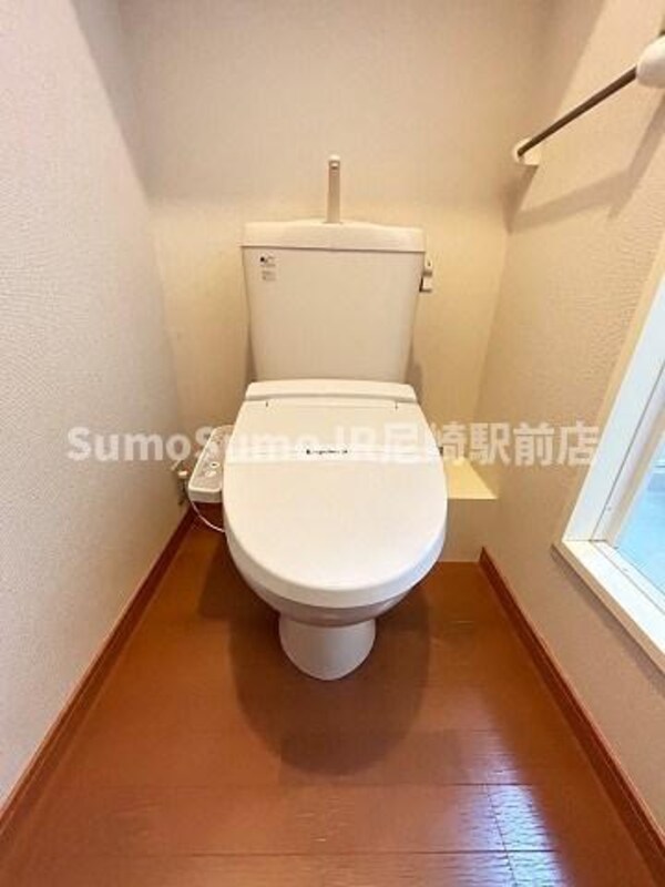 トイレ(落ち着いた色調のトイレです)
