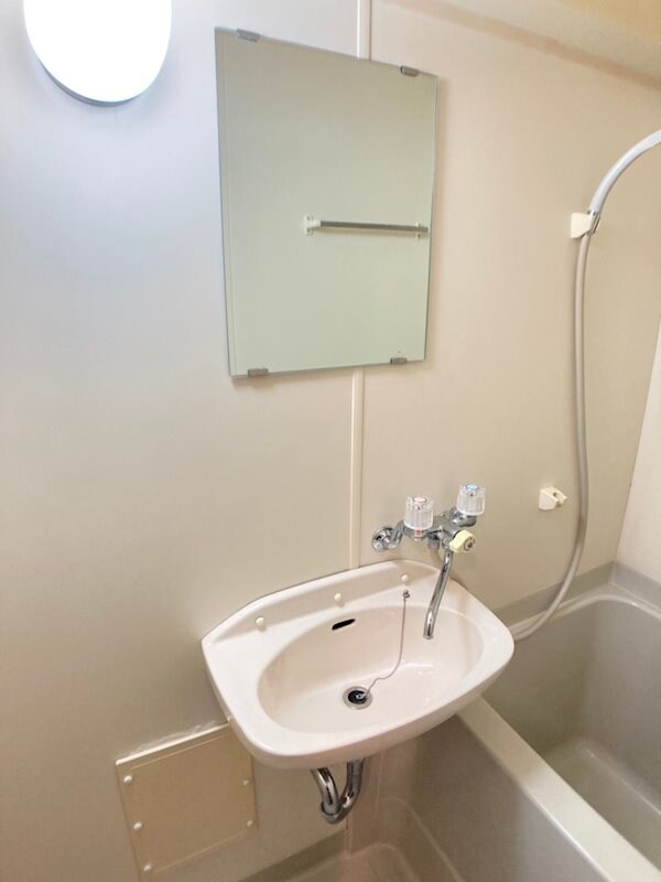 物件内観写真12　(スペースが確保できる洗面所です)