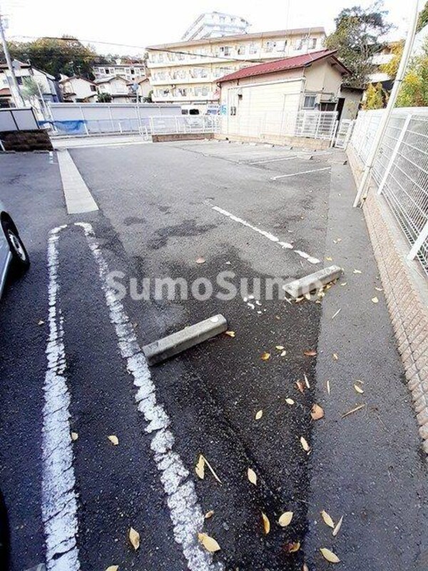 駐車場(駐車場があるので、車を買う予定の方も安心です)