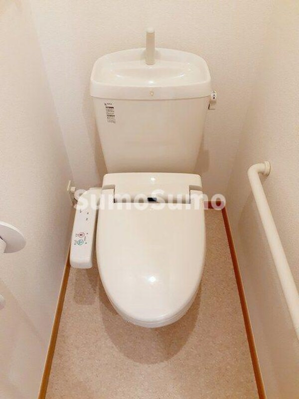 トイレ(落ち着いた色調のトイレです)