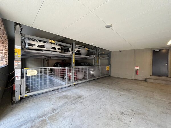 駐車場(駐車場です)