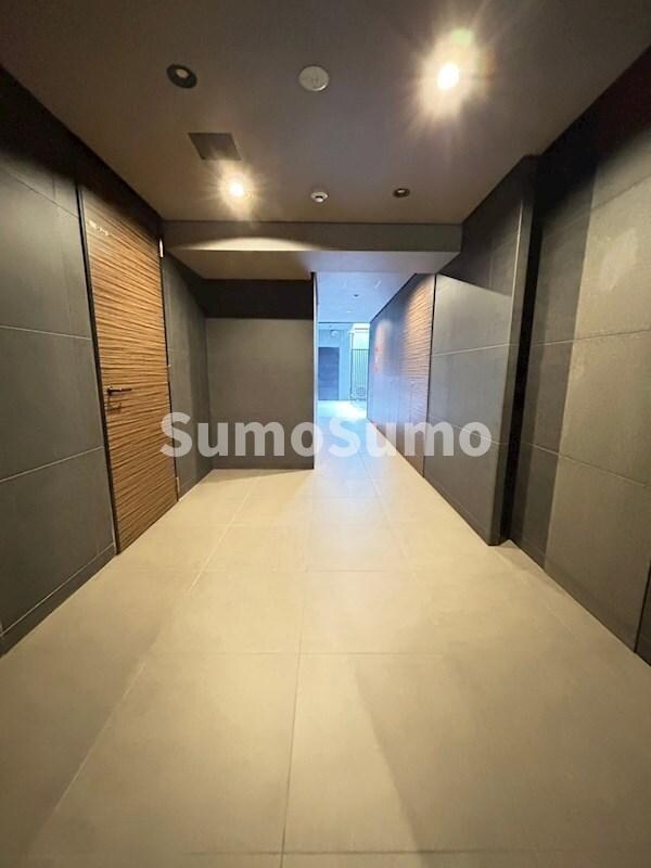 物件外観写真4　(落ち着いたロビーです)