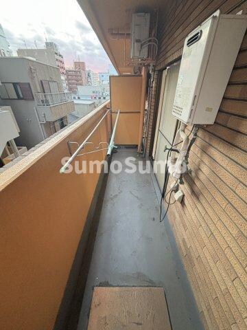 物件内観写真8　(暖かな日差しのふりそそぐバルコニー)