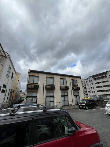 物件外観写真2　(外観は落ち着いています)