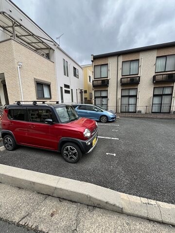 物件外観写真3　(駐車場完備です)