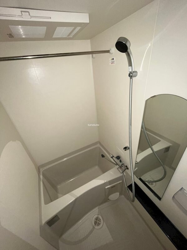 物件内観写真9　(落ち着いた空間のお風呂です)