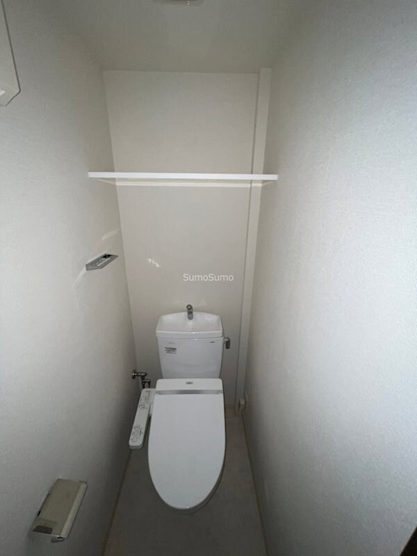 物件内観写真11　(ゆったりとした空間のトイレです)