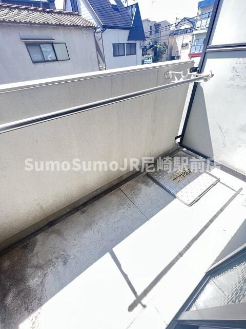 物件内観写真8　(お洗濯にも便利なバルコニー付き)