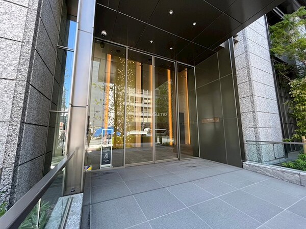 エントランス(ゆとりのあるエントランスです)