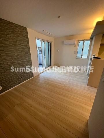 物件内観写真5　(こちらのリビングで趣味の時間をお楽しみください)