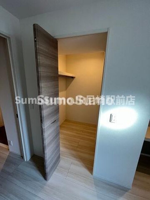 収納(小物を収納するのに便利です)