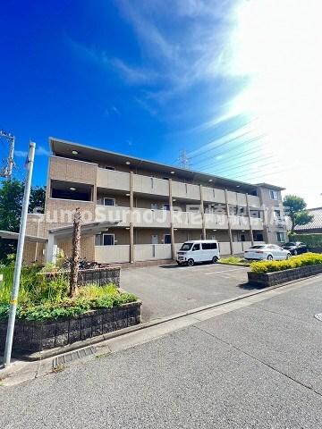 物件外観写真2　(落ち着いた雰囲気の外観です)