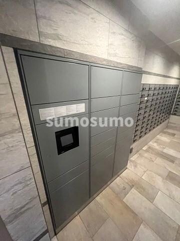 物件外観写真2　(便利な宅配ボックス完備♪)