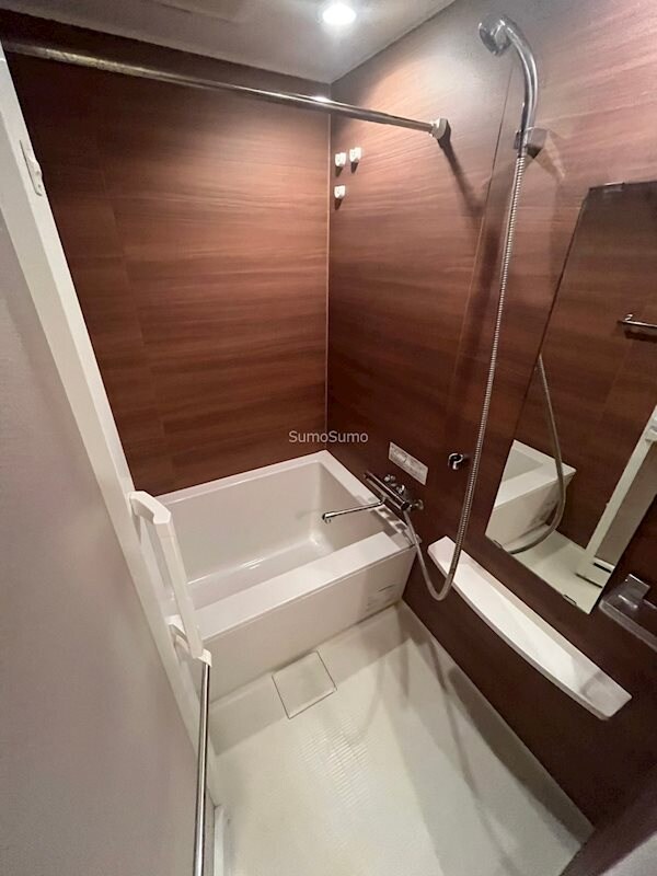 物件内観写真8　(コンパクトで使いやすいお風呂です)