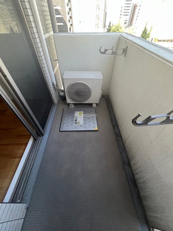 物件内観写真9　(暖かな日差しのふりそそぐバルコニー)