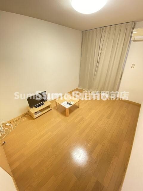 物件内観写真5　(おしゃれな居間です)