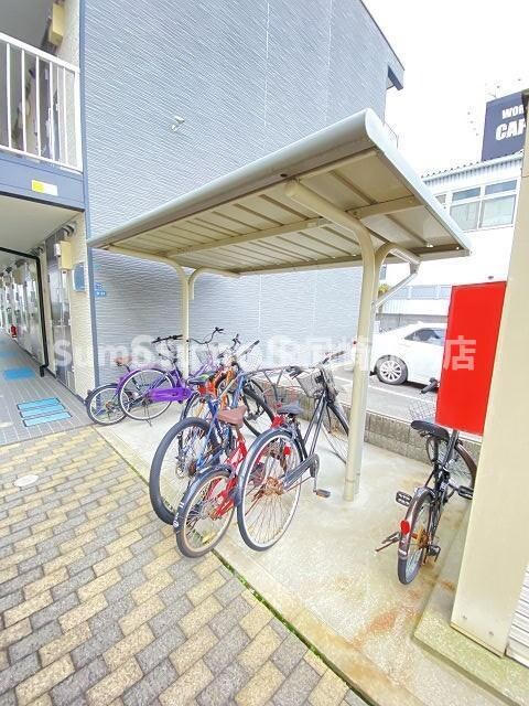 物件外観写真3　(駐車場完備です)