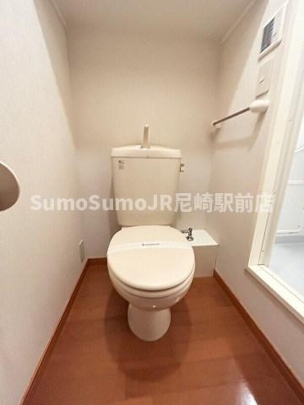 トイレ(落ち着いた色調のトイレです)
