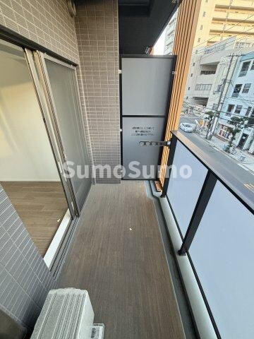 物件内観写真7　(開放的で明るい空間を演出してくれるバルコニーです)