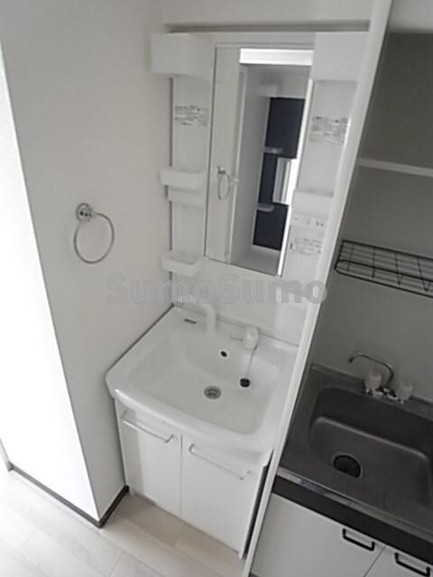 物件内観写真9　(コンパクトで使いやすい洗面所)