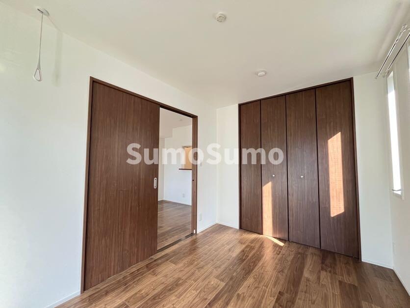 物件内観写真8　(使い勝手のいい寝室です)