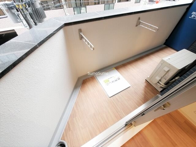 物件内観写真9　(バルコニーからの眺めを楽しみながら食事をしませんか)