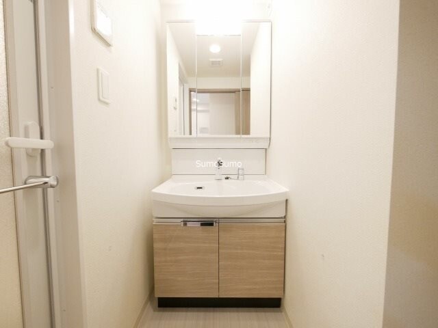 物件内観写真11　(忙しい朝には欠かせない洗面所です)