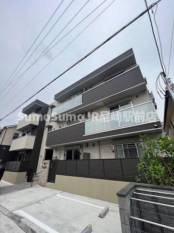 物件外観写真1　(落ち着いた雰囲気の外観です)