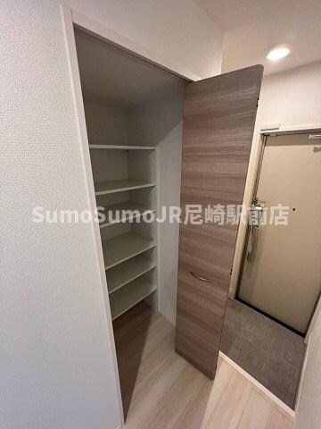 物件内観写真19　(たっぷりとした収納スペースです)