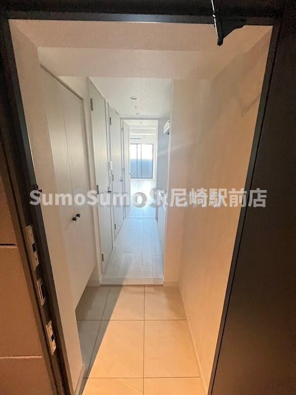 物件内観写真4　(収納もある玄関です)