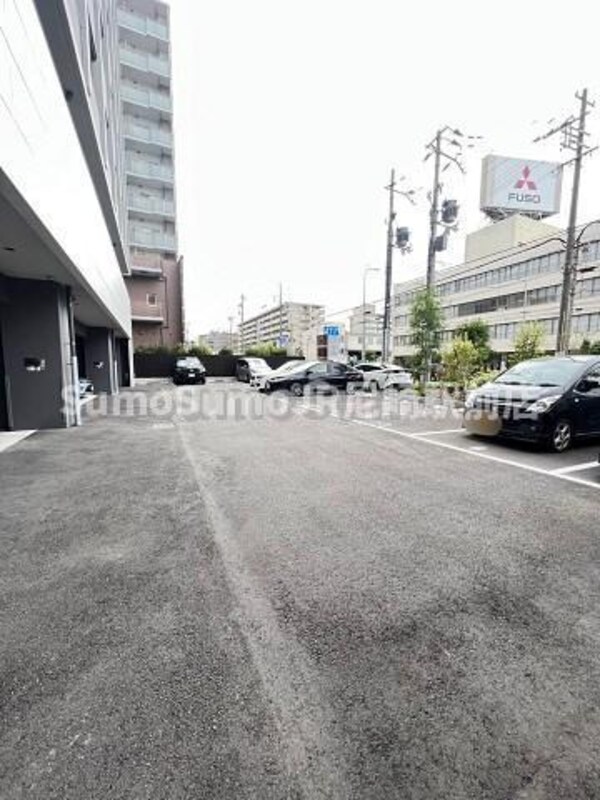 駐車場(駐車場に車を止められます)