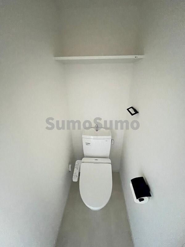 トイレ(落ち着いた色調のトイレです)
