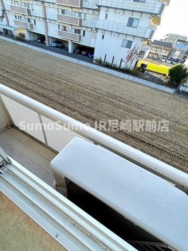 バルコニー(お洗濯にも便利なバルコニー付き)