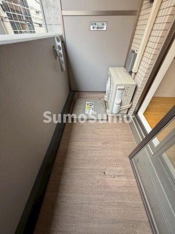 物件内観写真4　(暖かな日差しのふりそそぐバルコニー)