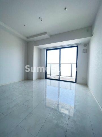 物件内観写真14　(ゆったりとした居間です)