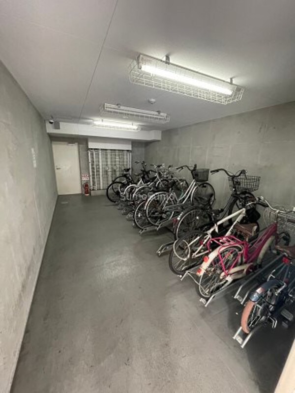 駐車場(駐車場に車を止められます)