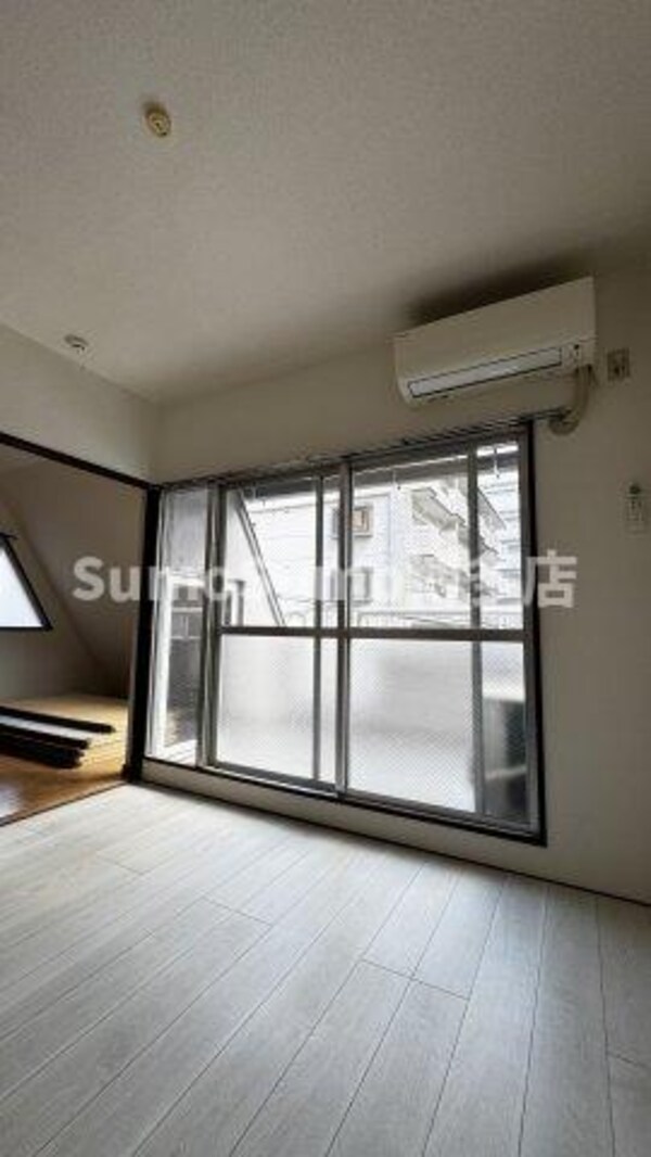 居室(ゆったり過ごせる居間です)