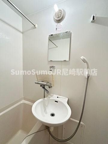 物件内観写真9　(脱衣スペースもあります)