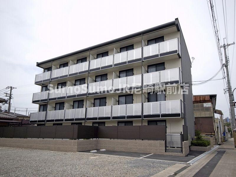 物件外観写真1　(外観は落ち着いています)