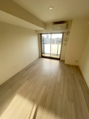 物件内観写真16　(ゆったりとした居間です)