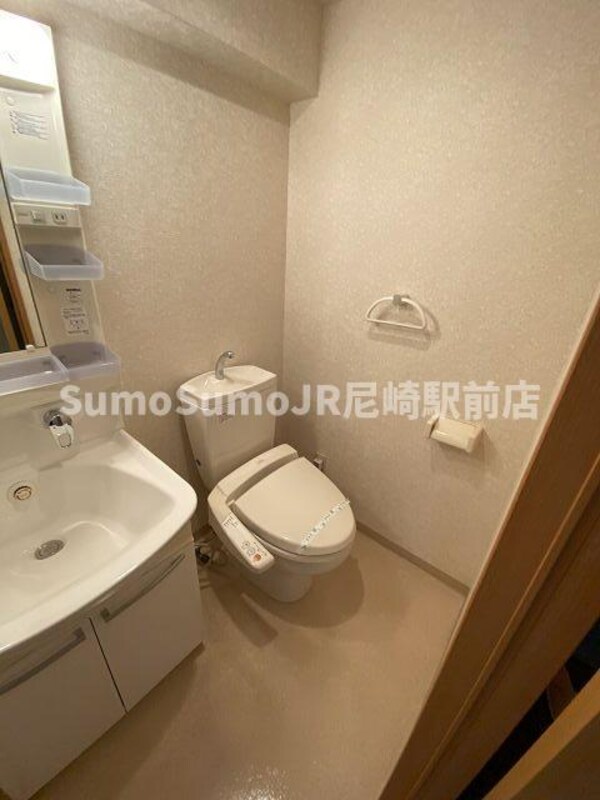 トイレ(コンパクトで使いやすいトイレです)