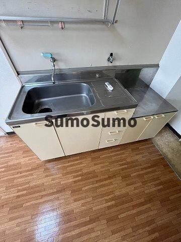 物件内観写真9　(コンパクトなキッチンで掃除もラクラク)